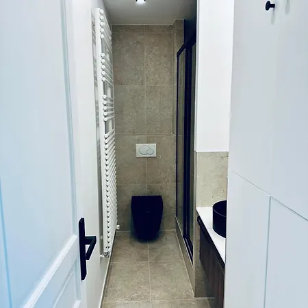 17 Elegance And Light Monceau And Batignolles