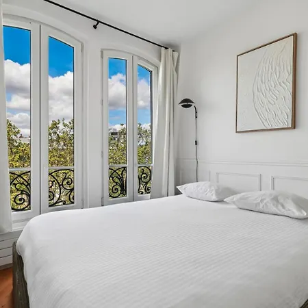 17 Elegance And Light Monceau And Batignolles Parijs