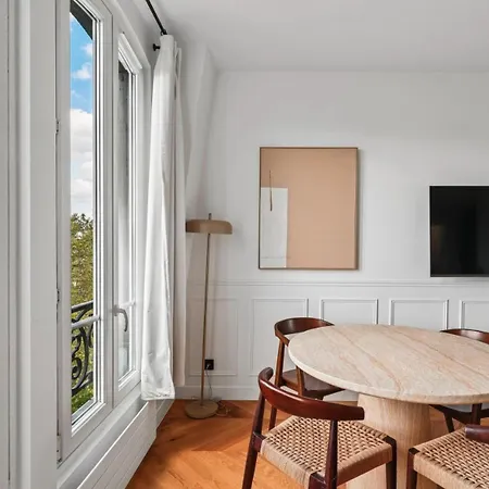 17 Elegance And Light Monceau And Batignolles