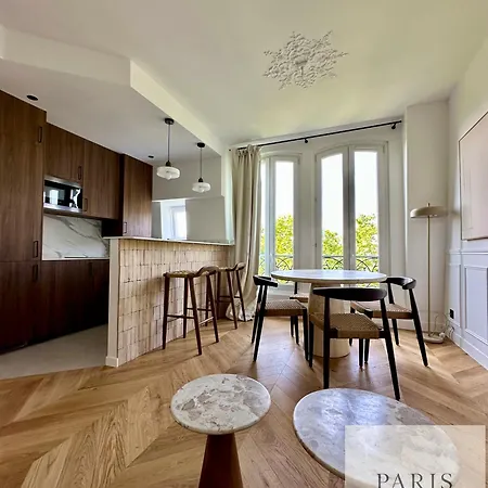 17 Elegance And Light Monceau And Batignolles *