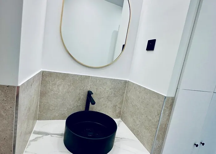 17 Elegance And Light Monceau And Batignolles *